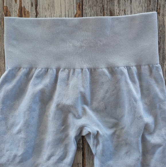 NVGTN Seamless Camo Leggings Icy Blue Womens Medium - Picture 7 of 8